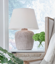 Load image into Gallery viewer, Danry Table Lamp
