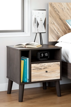 Load image into Gallery viewer, Hailey Nightstand Black/Brown
